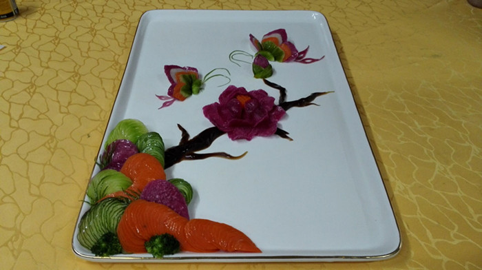 1522387157778358.jpg 省赛冷拼第一名 陈勇 作品《蝶恋花》.jpg