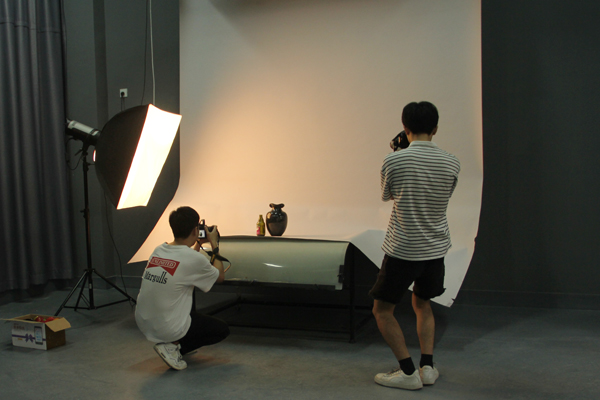 1558516484406650.jpg 摄影实训室(网络).jpg