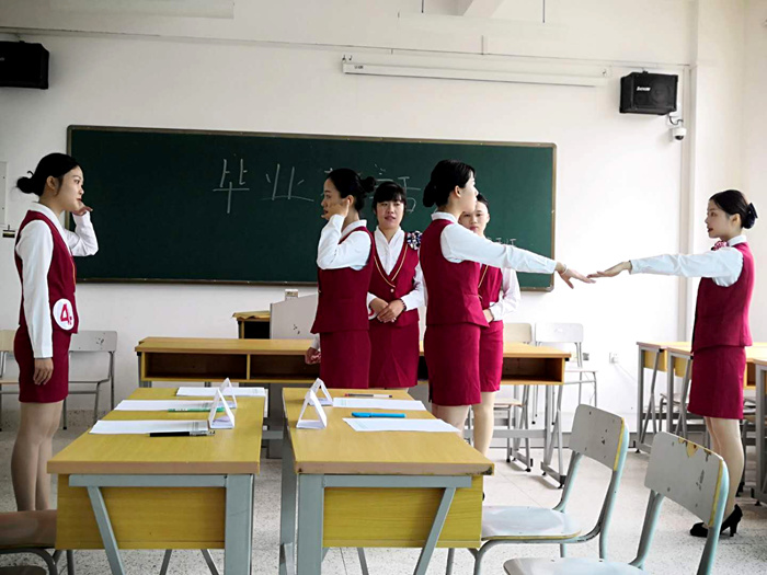 商务模拟礼仪操作现场.jpg