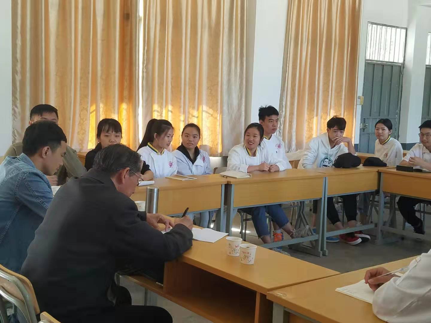 1574149280567024.jpg 烹饪系期中评教座谈会2.jpg