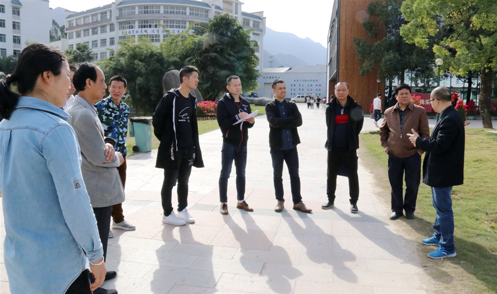 1574733743981340.jpg 市安全检查组来校进行安全目标管理责任制考评.jpg