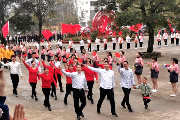 11.28校运会开幕式烹饪工会方阵.jpg