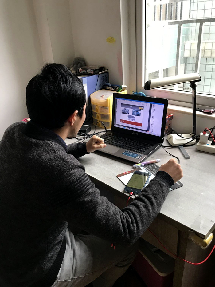 1584067604669942.jpg 教务处网课督查老师在听课.jpg