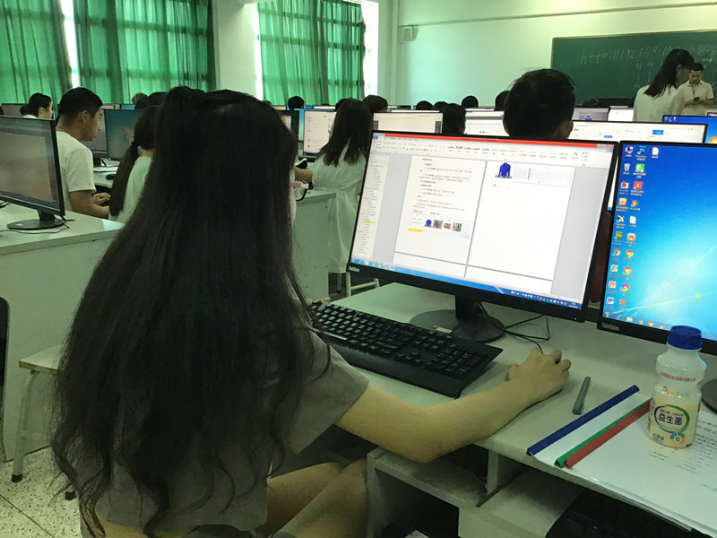 1593763861887776.jpg 学生在实践操作.JPG